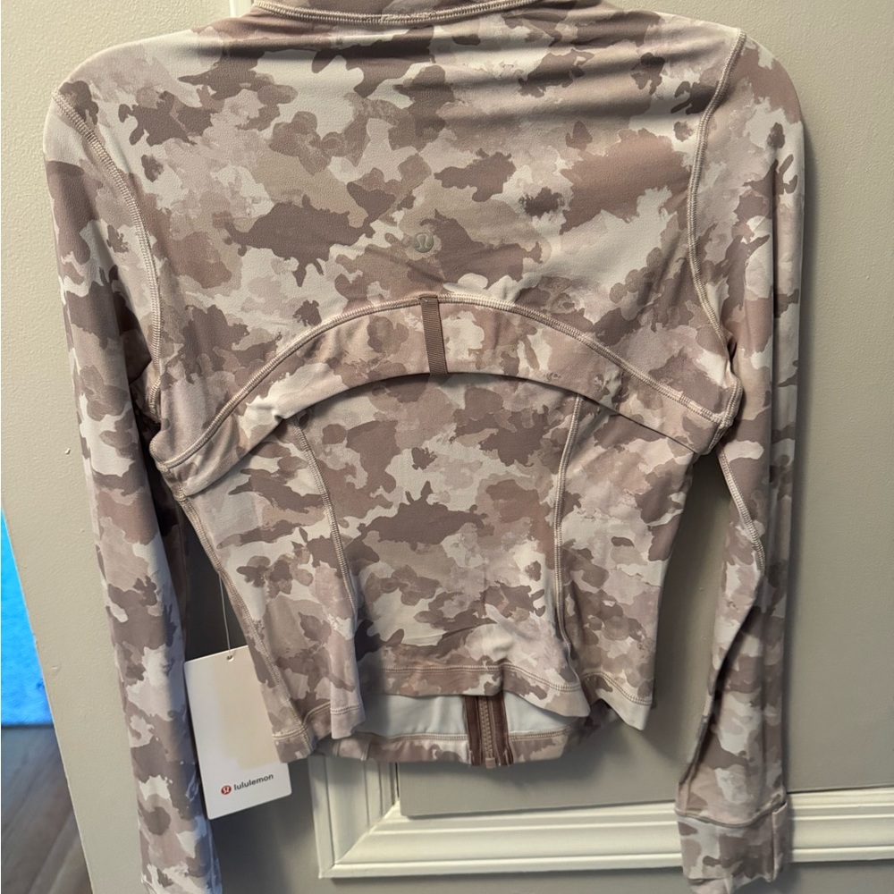 Lululemon Define Cropped Jacket - Picture 2 of 3